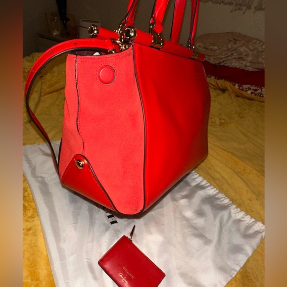 Coach Edition Limited Selena Gomez - Picture 14 of 16